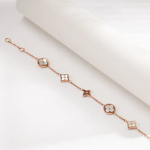 กำไลข้อมือผู้หญิง LAMY Four Leaf Flower Bracelet สีโรสโกลด์ รุ่น 2020