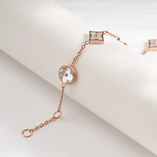 กำไลข้อมือผู้หญิง LAMY Four Leaf Flower Bracelet สีโรสโกลด์ รุ่น 2020